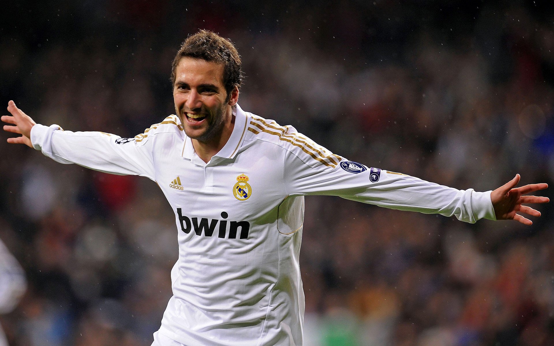 球迷协会组织万人观赛活动反响热烈,球迷协会组织万人观赛活动反响热烈怎么写